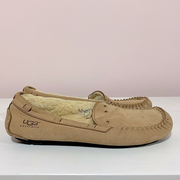 UGG slippers 8 - Picture 1 of 7